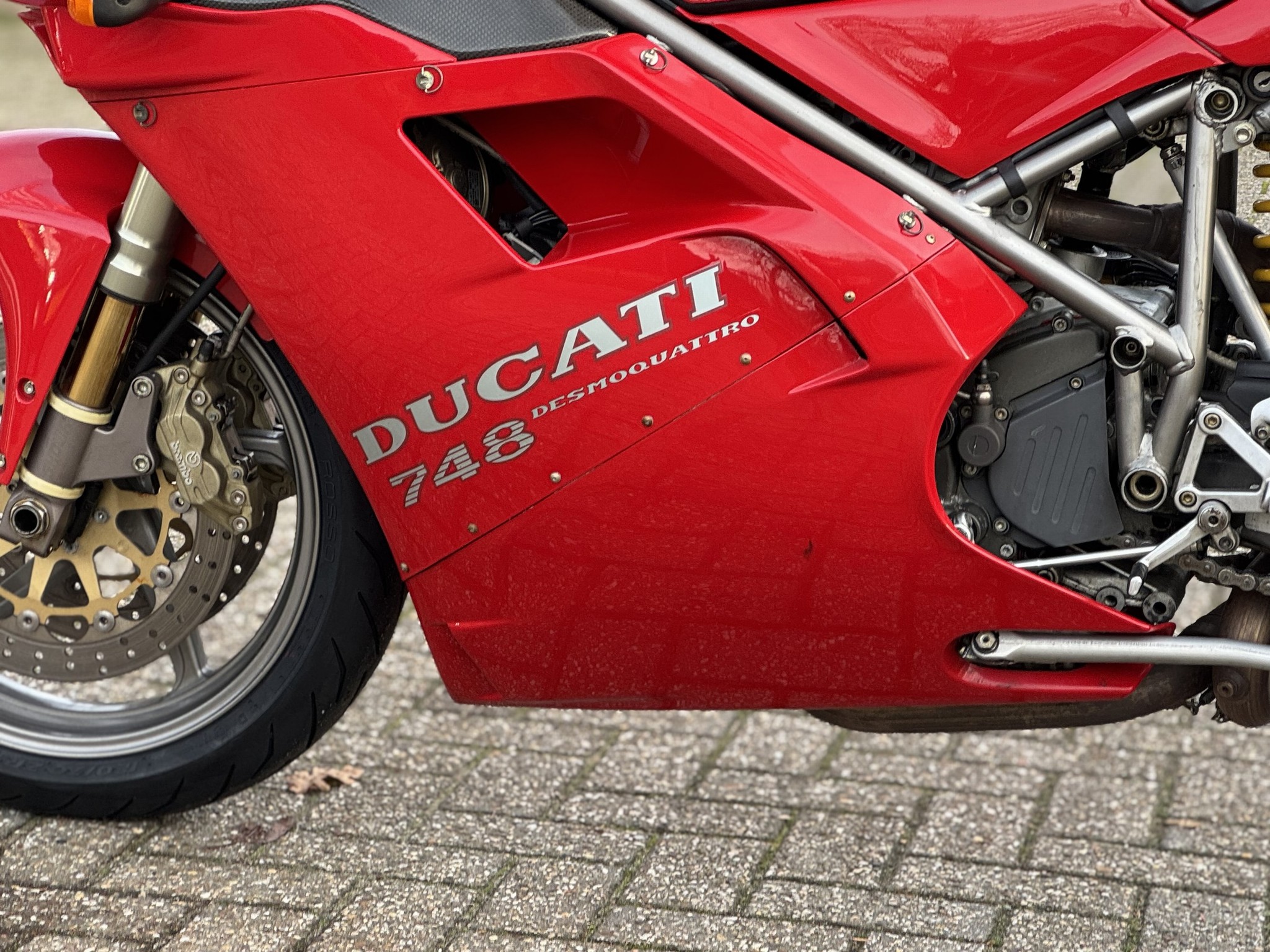 DUCATI 748