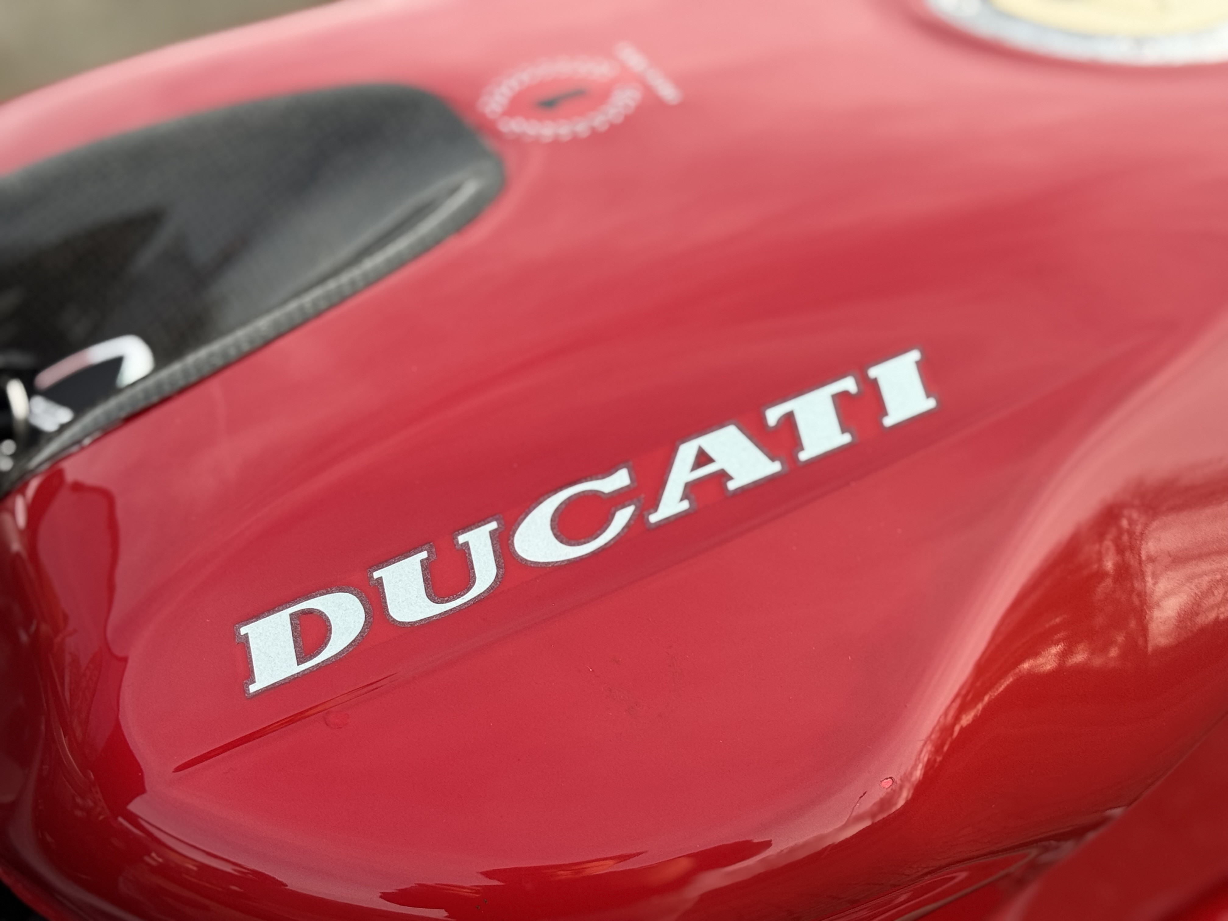 DUCATI 748