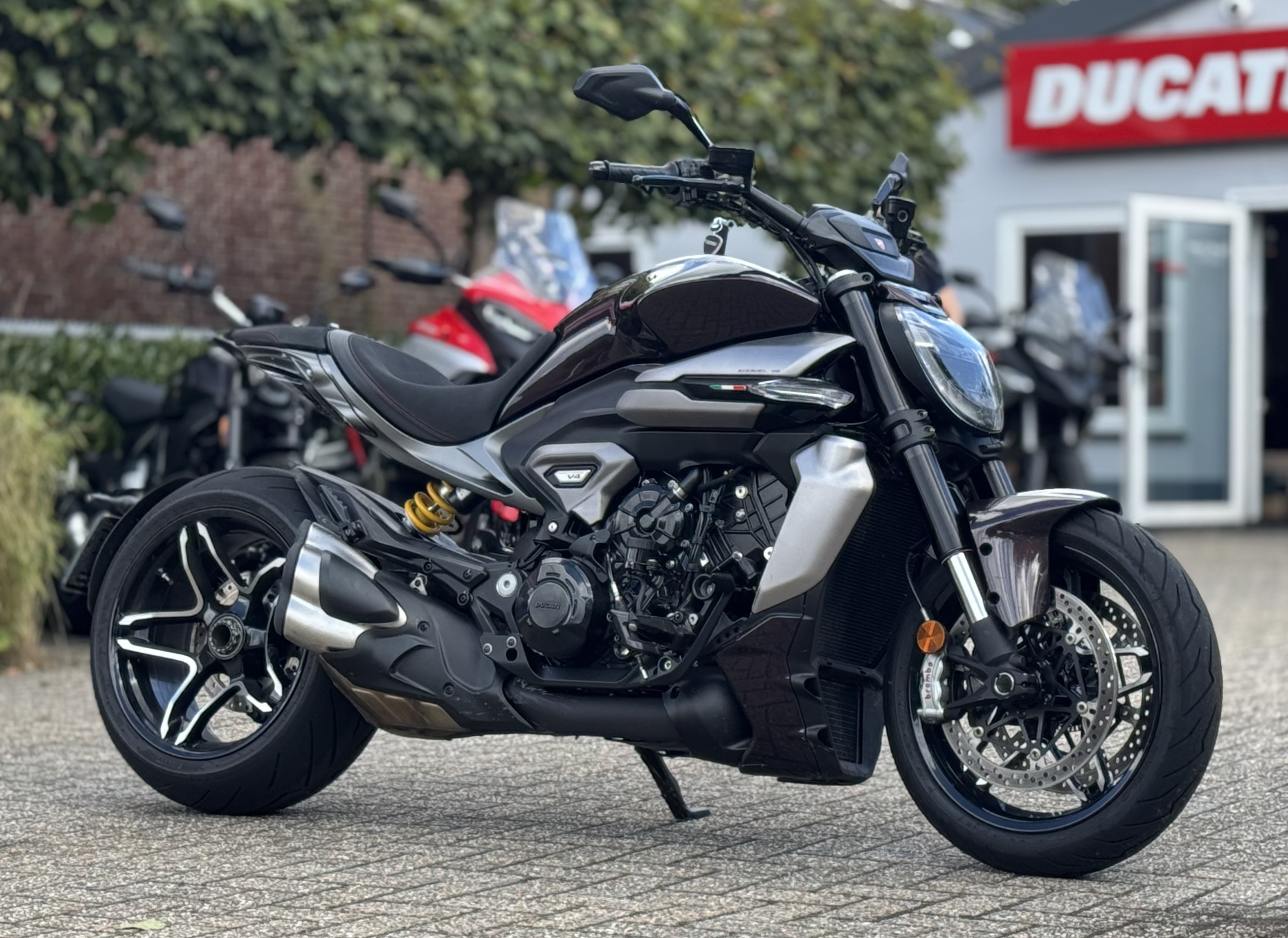 DUCATI Diavel V4 Xdiavel - Black Lava