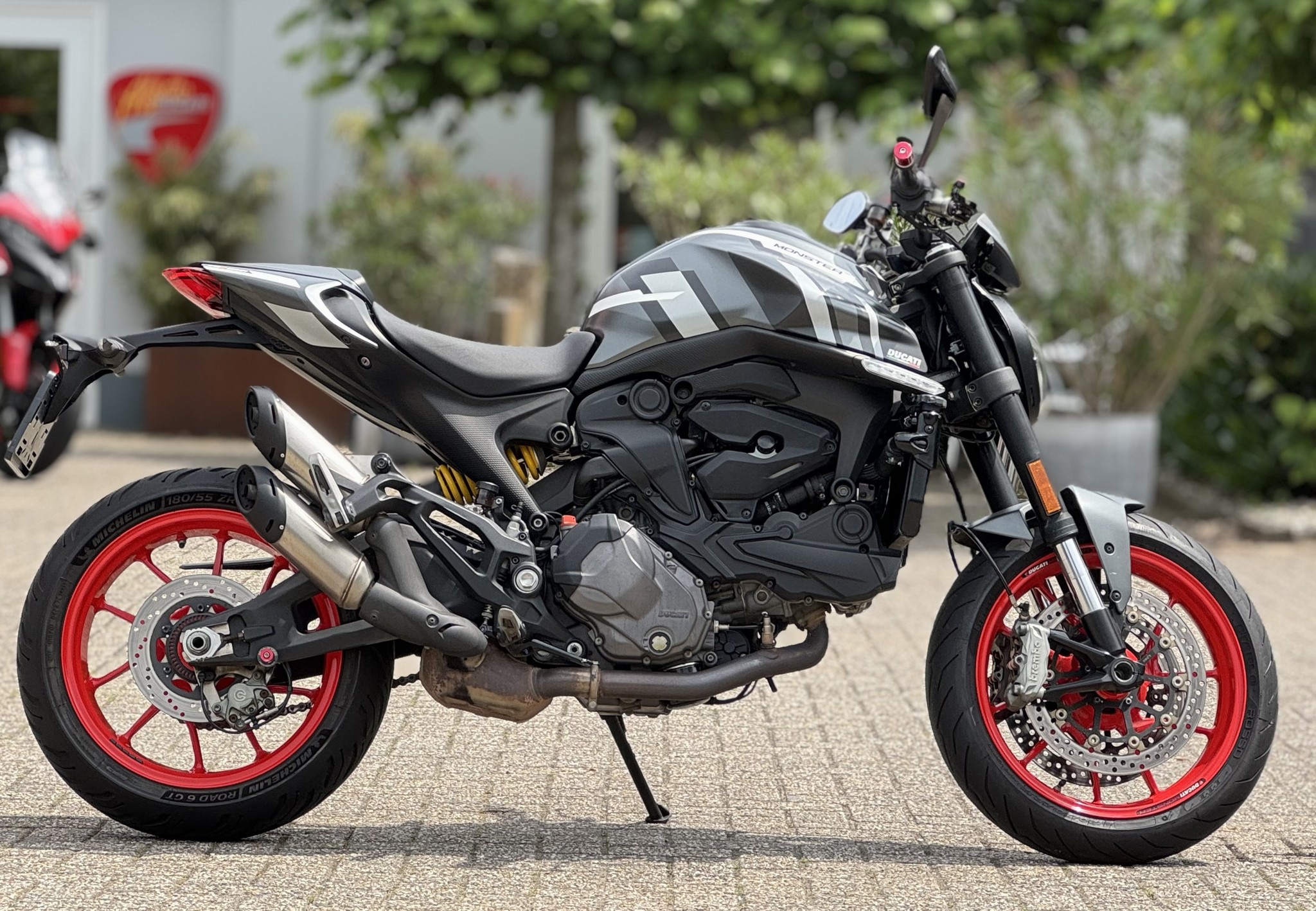 DUCATI Monster