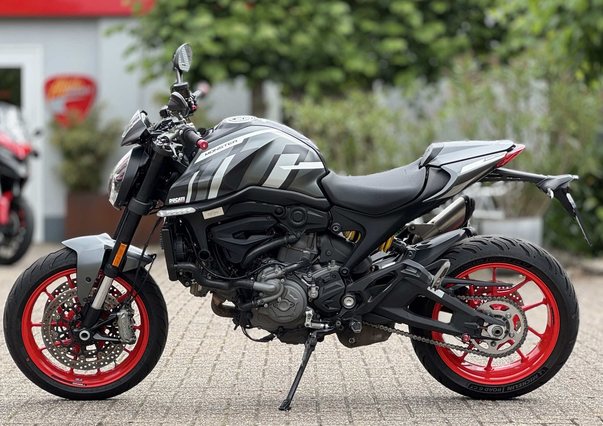 DUCATI Monster