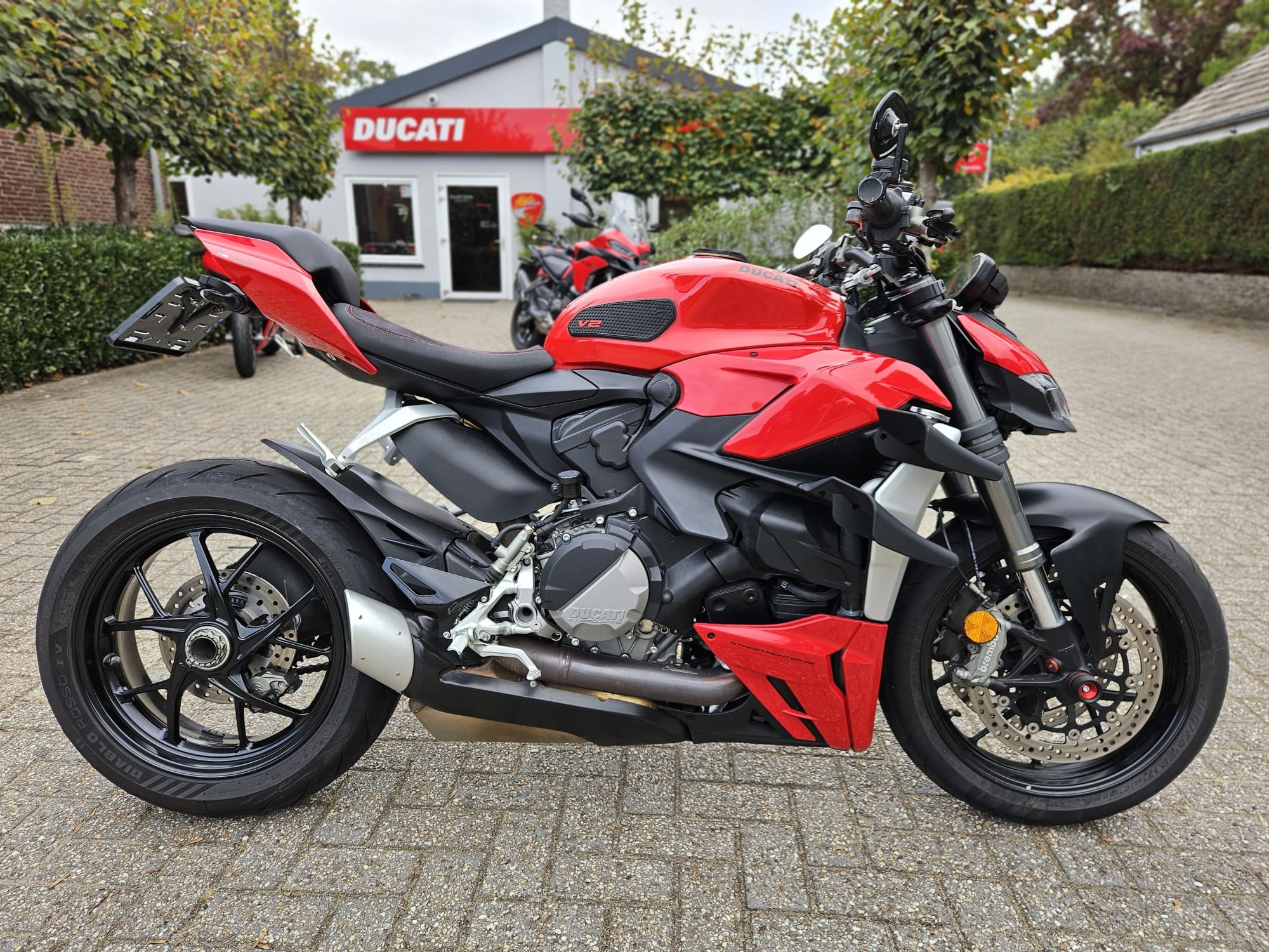 DUCATI Streetfighter V2
