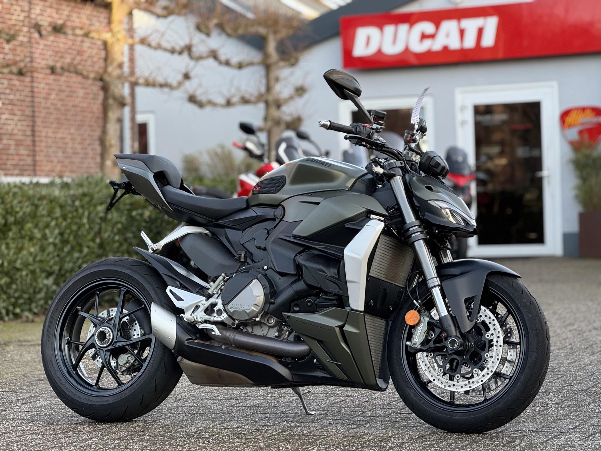 DUCATI Streetfighter V2 Storm Green