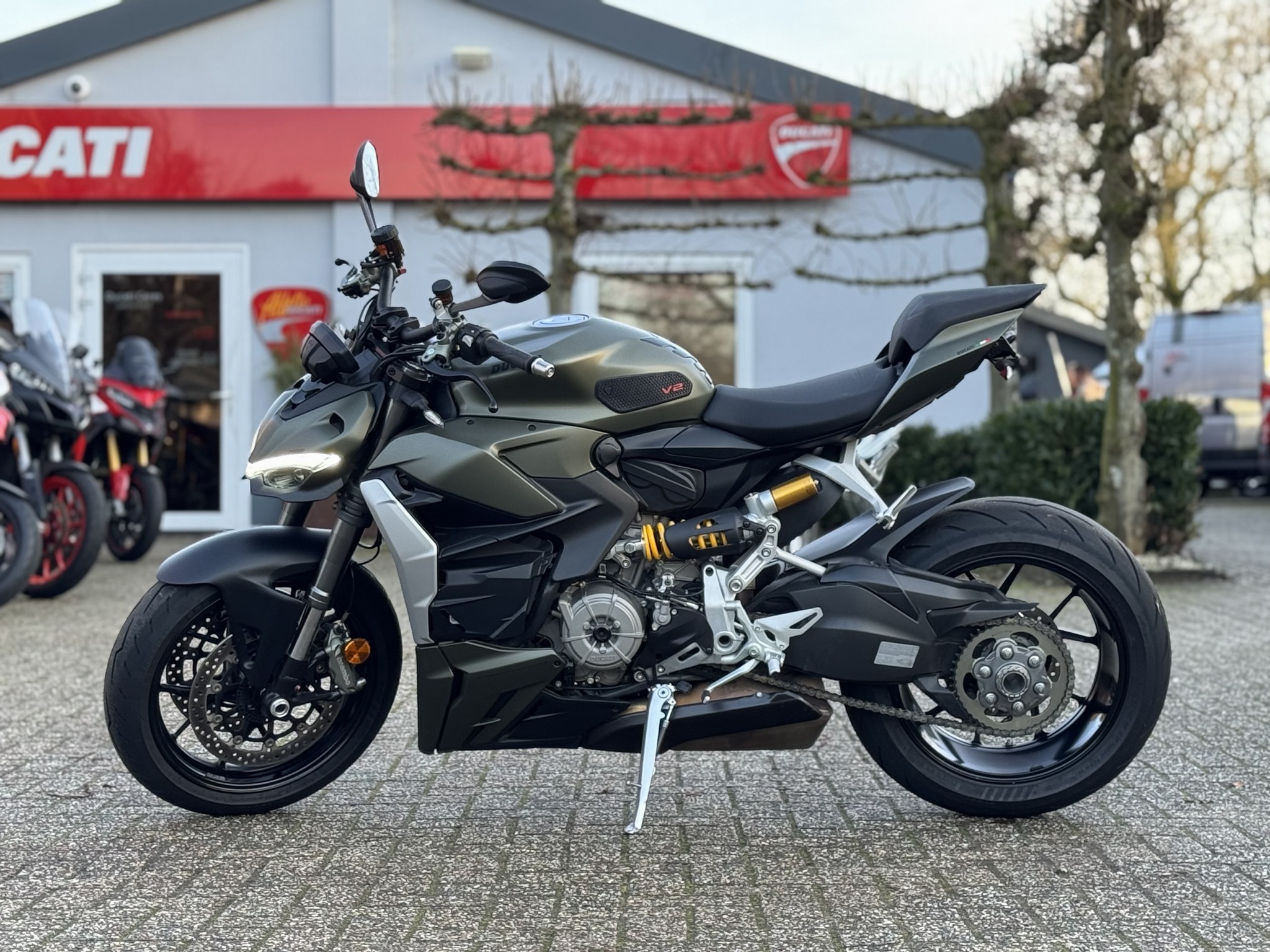 DUCATI Streetfighter V2 Storm Green
