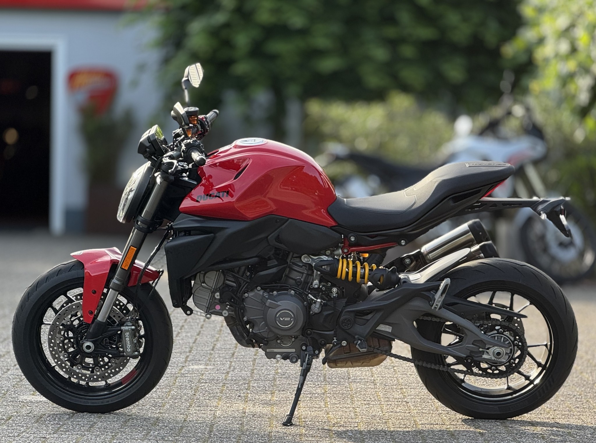 DUCATI Monster V2 - Red