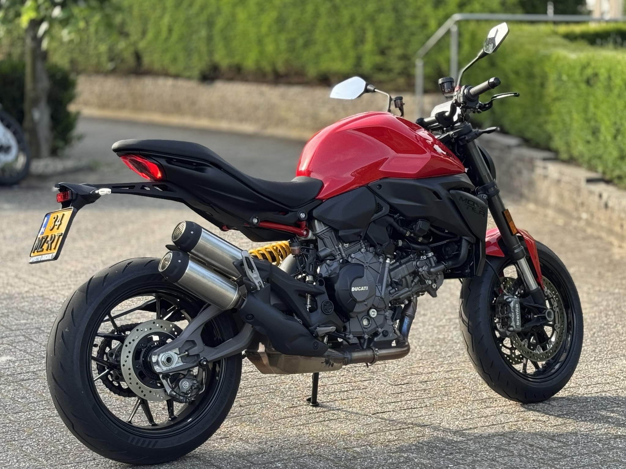 DUCATI Monster V2 - Red