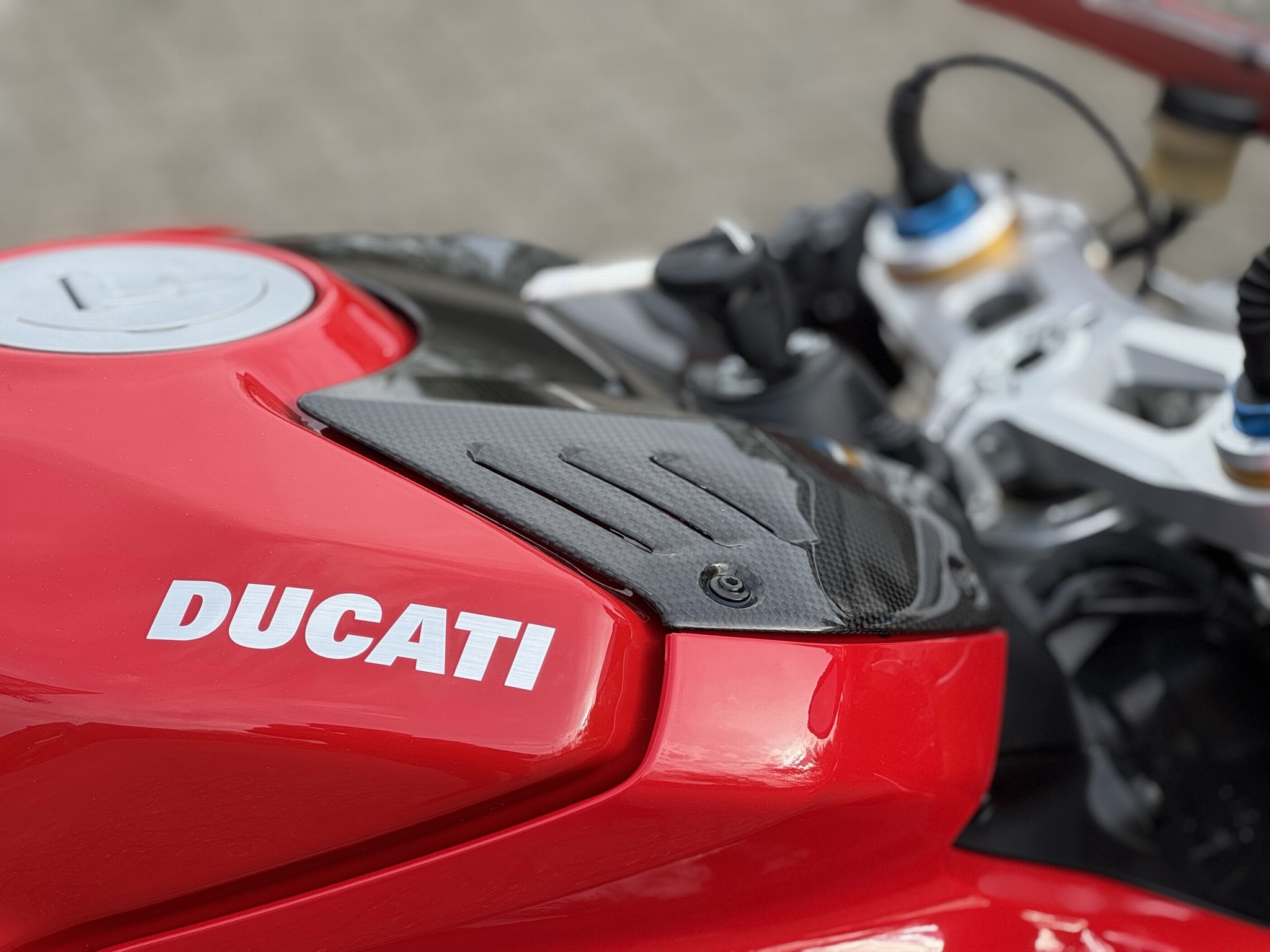 DUCATI Panigale V4S