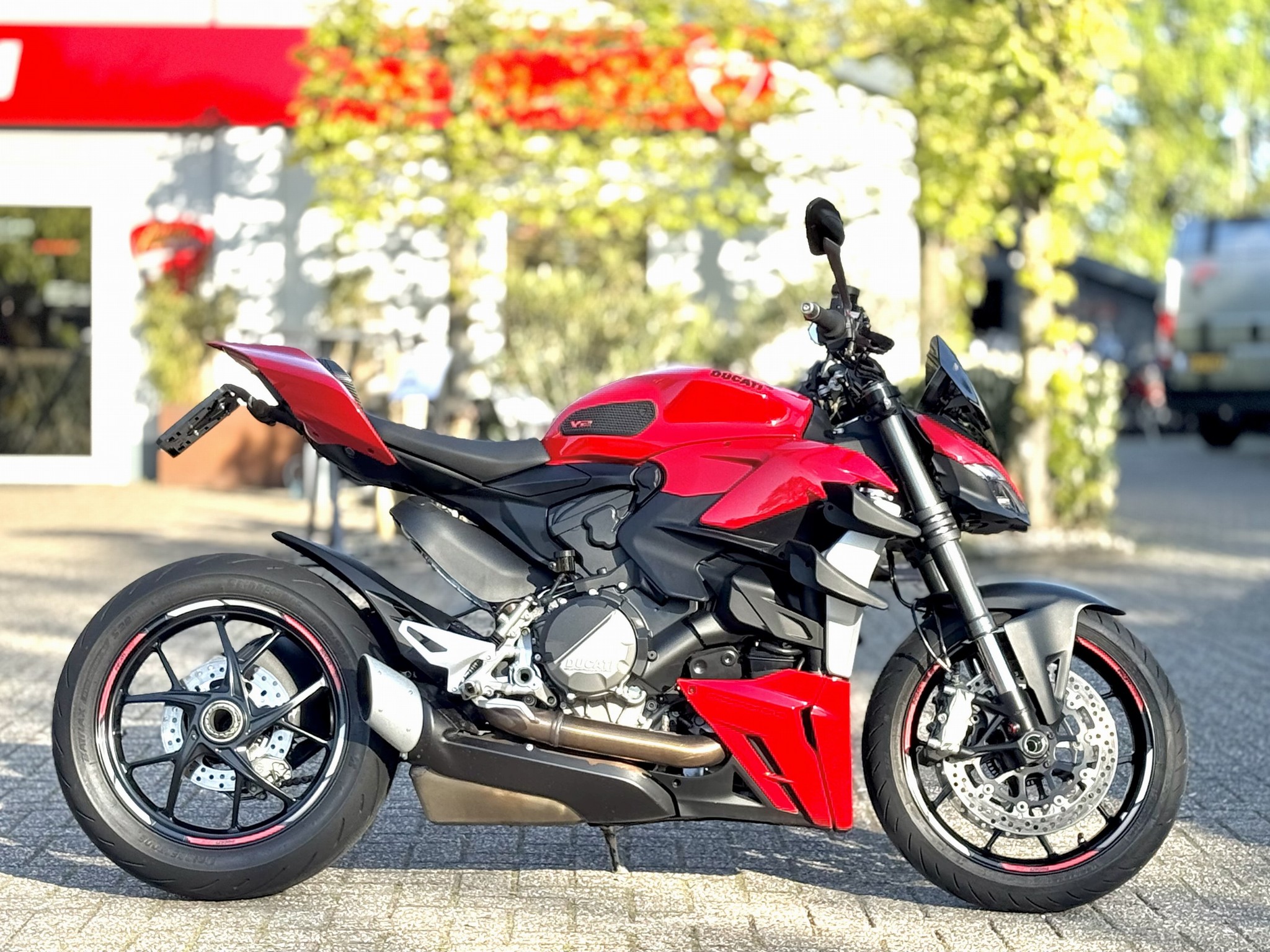 DUCATI Streetfighter V2