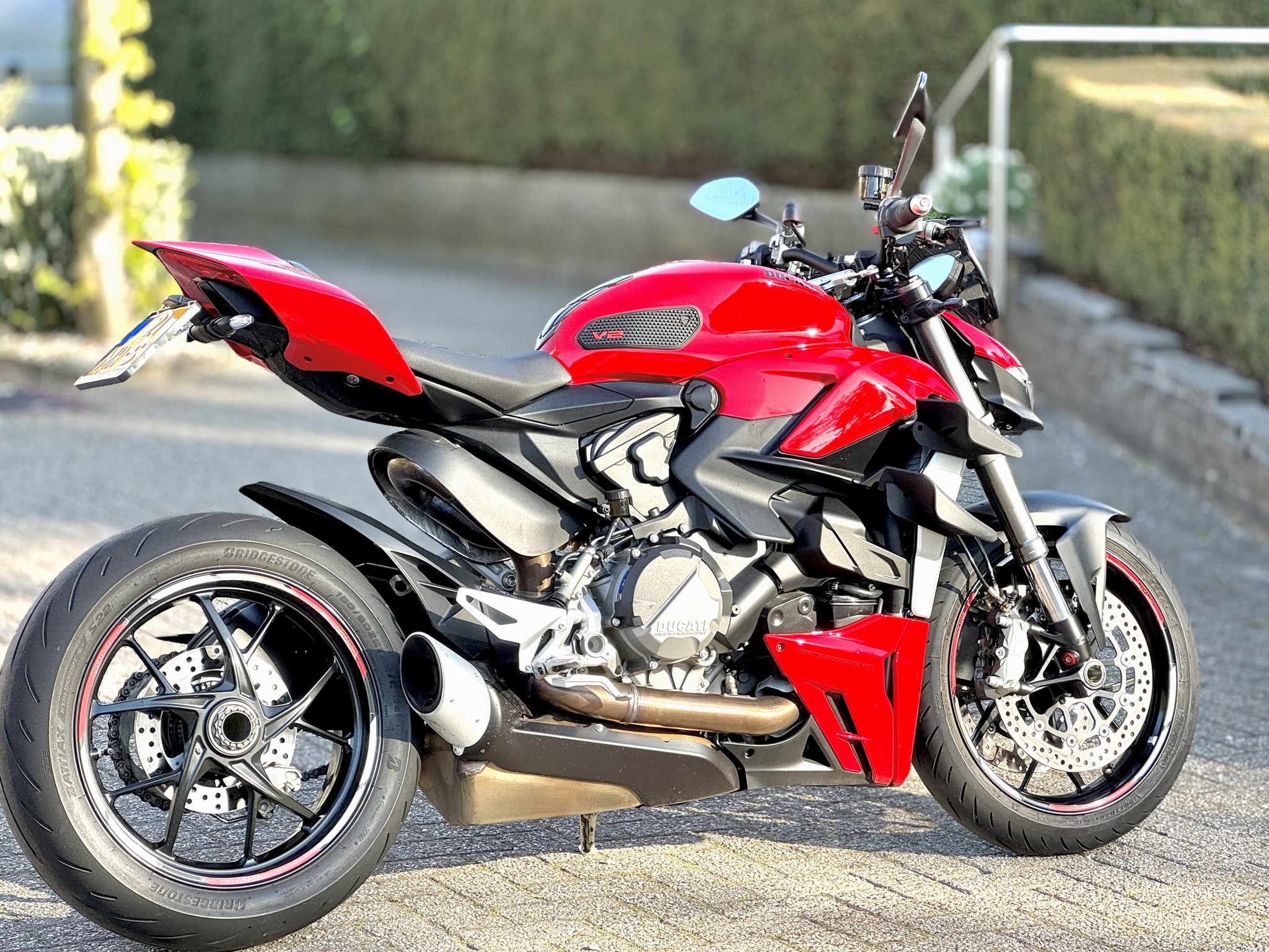 DUCATI Streetfighter V2