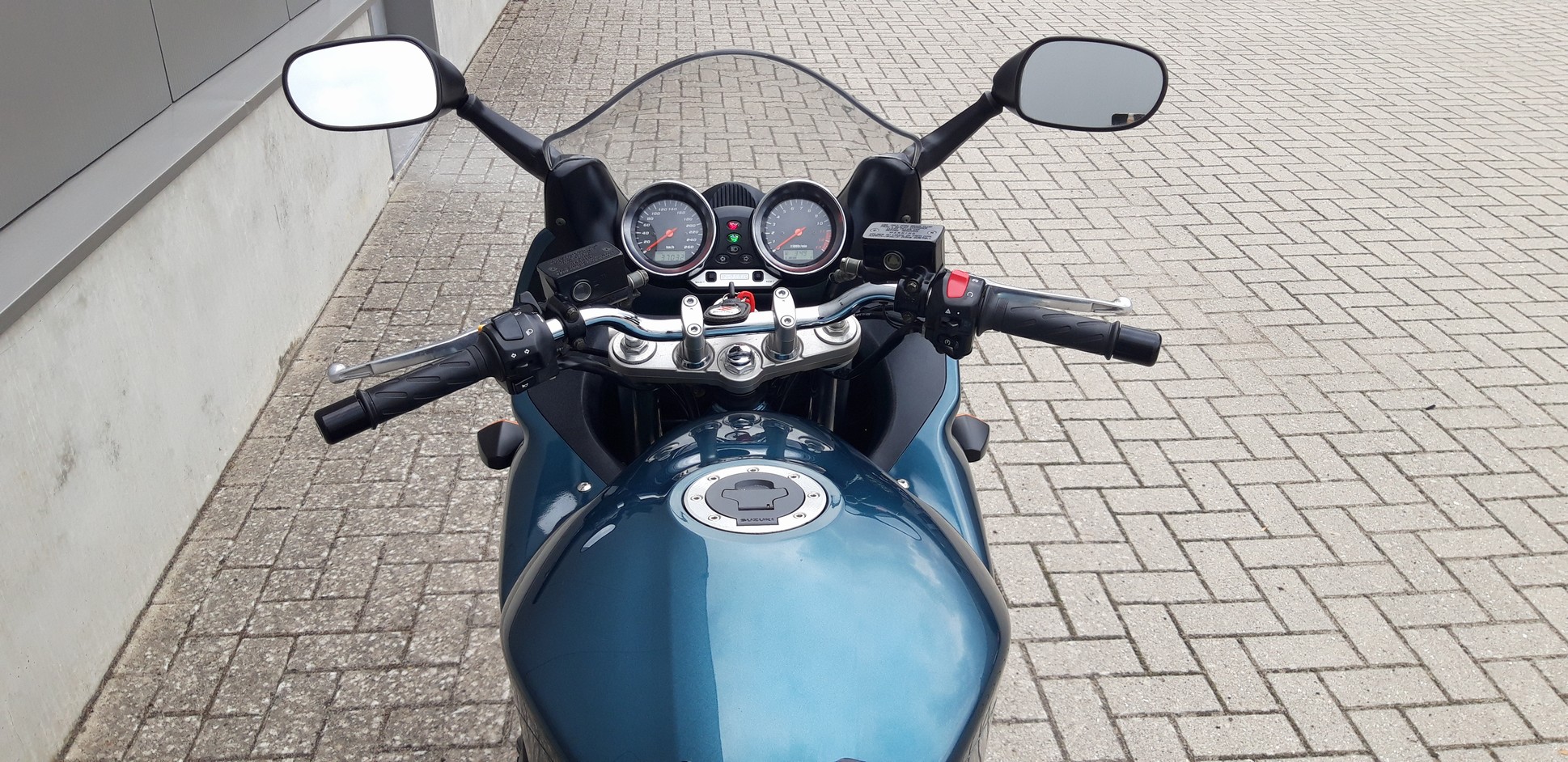 SUZUKI GSF1200S BANDIT