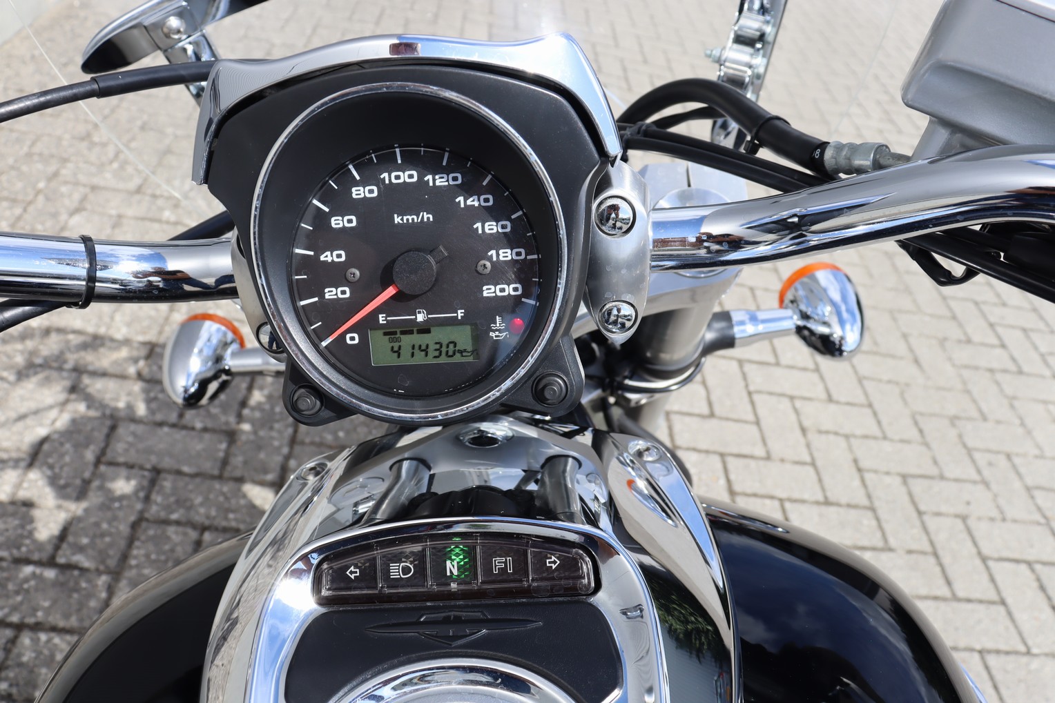 SUZUKI - M800