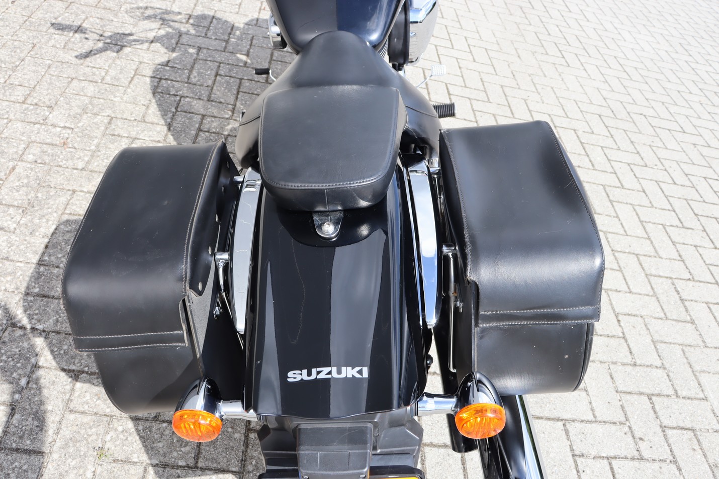 SUZUKI - M800