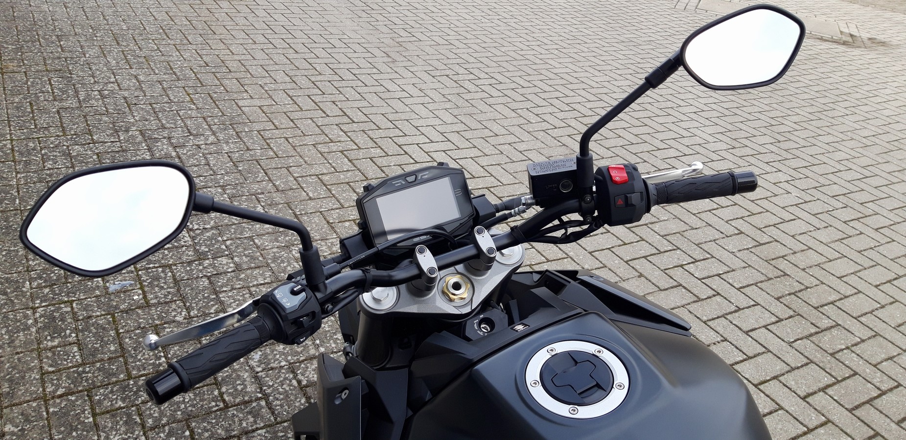 SUZUKI GSX-S950