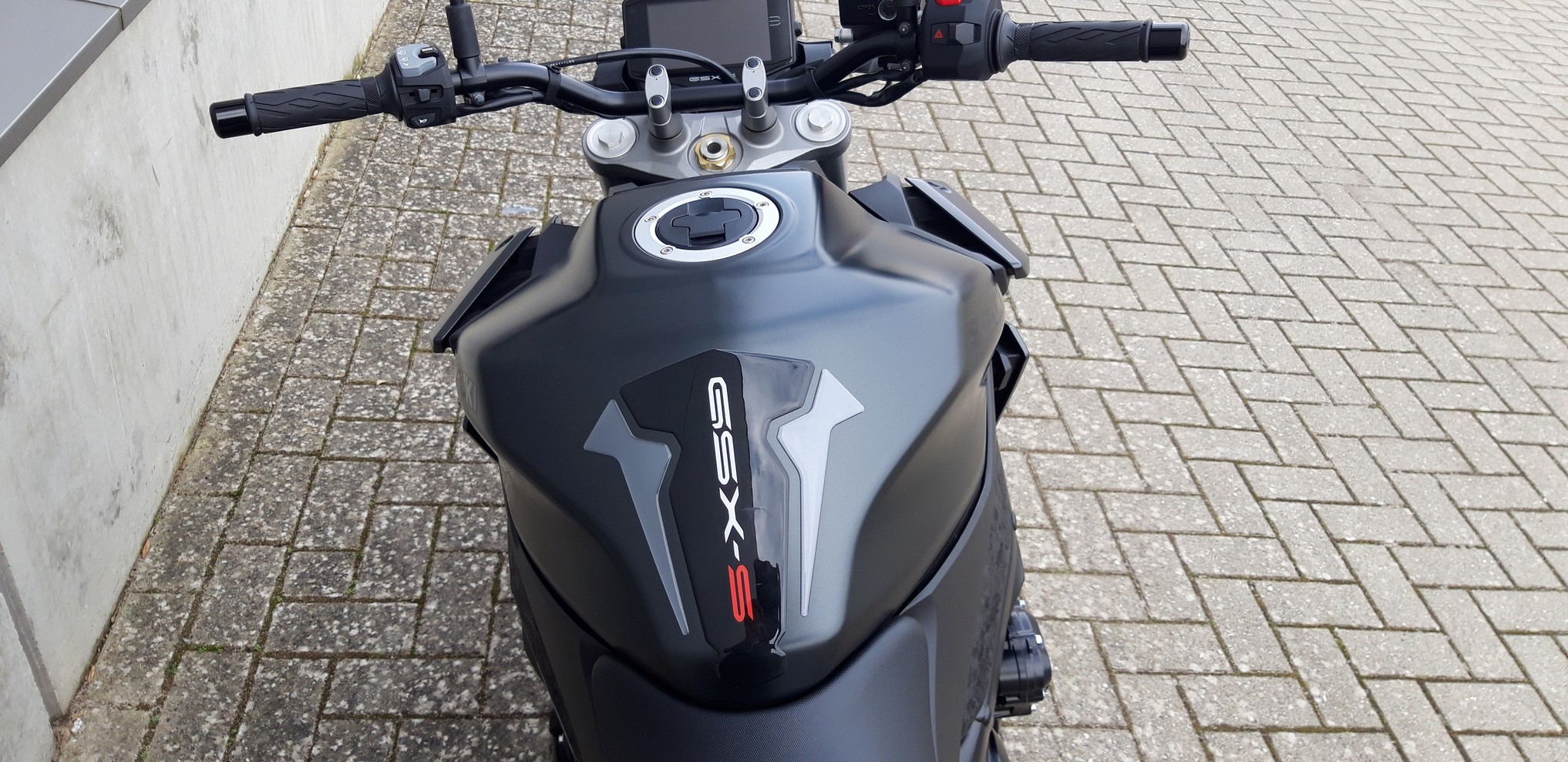 SUZUKI GSX-S950