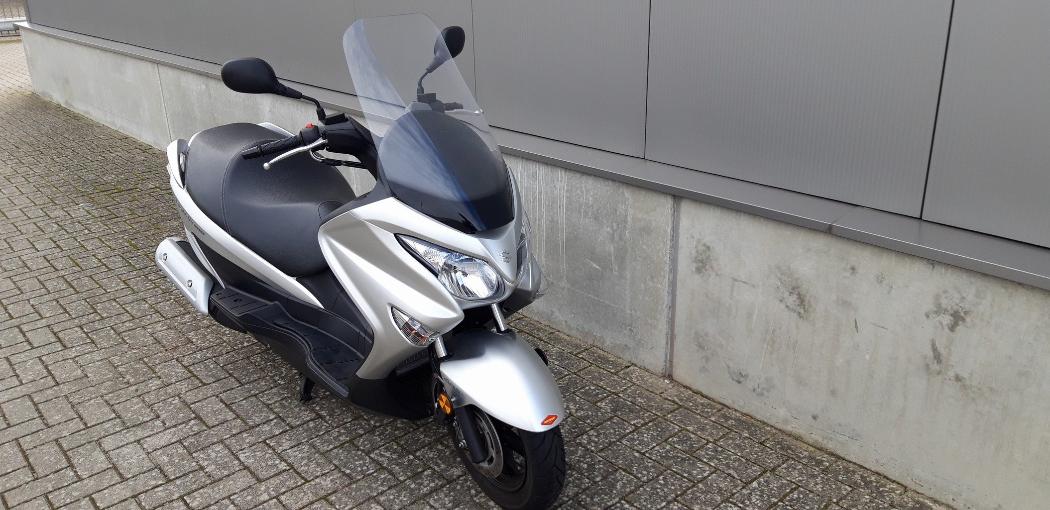 SUZUKI UH200A