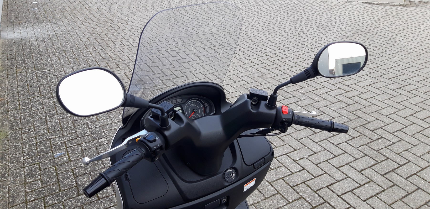 SUZUKI UH200A