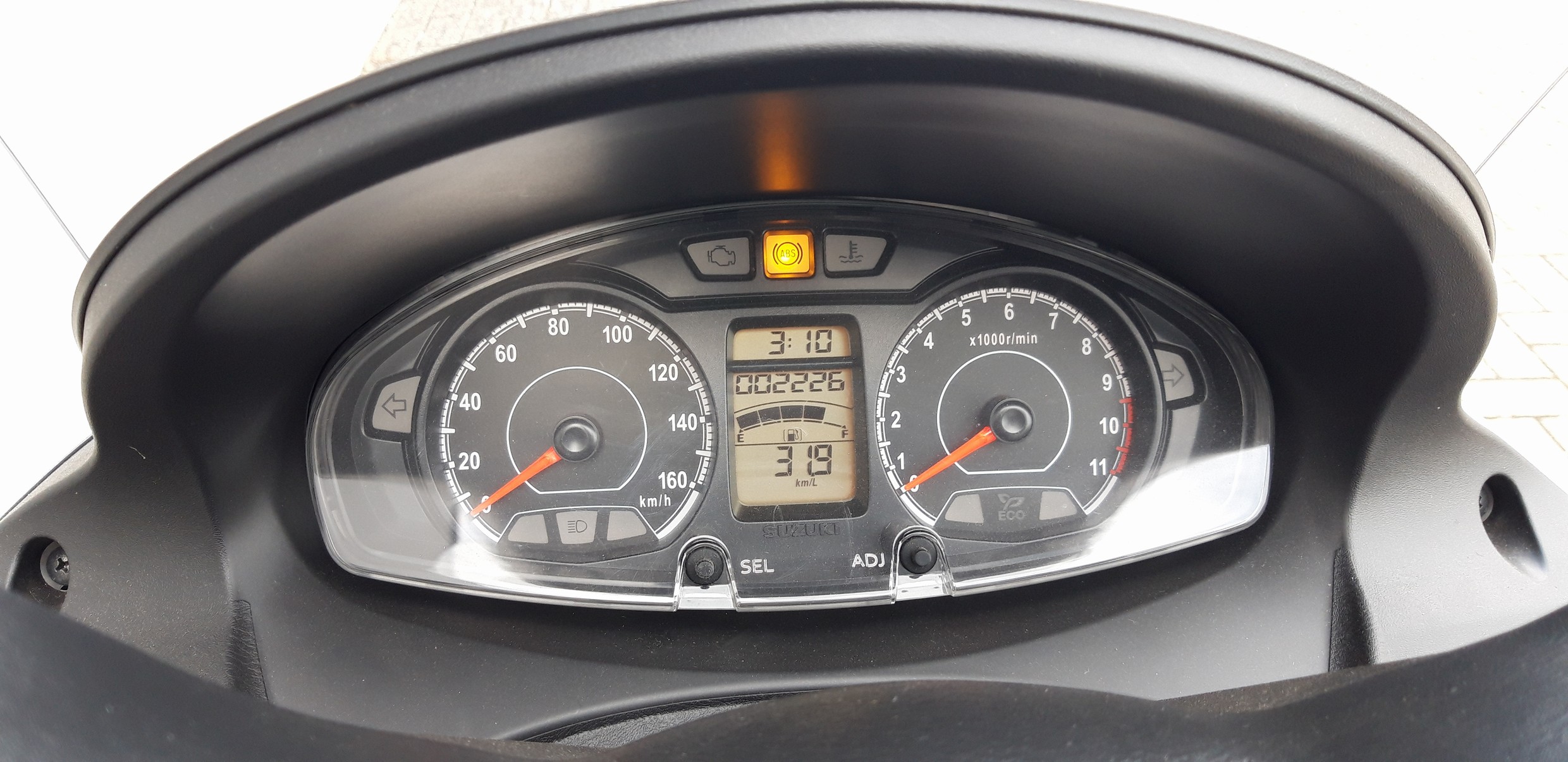 SUZUKI UH200A