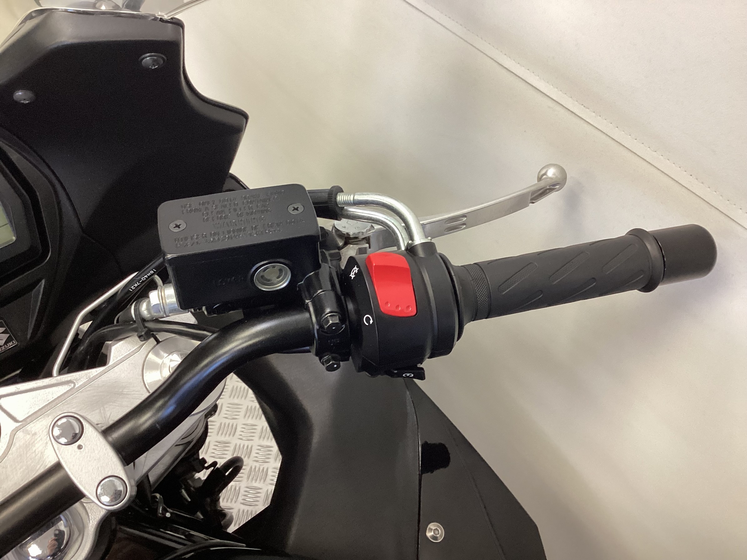 SUZUKI - GSX 650 F
