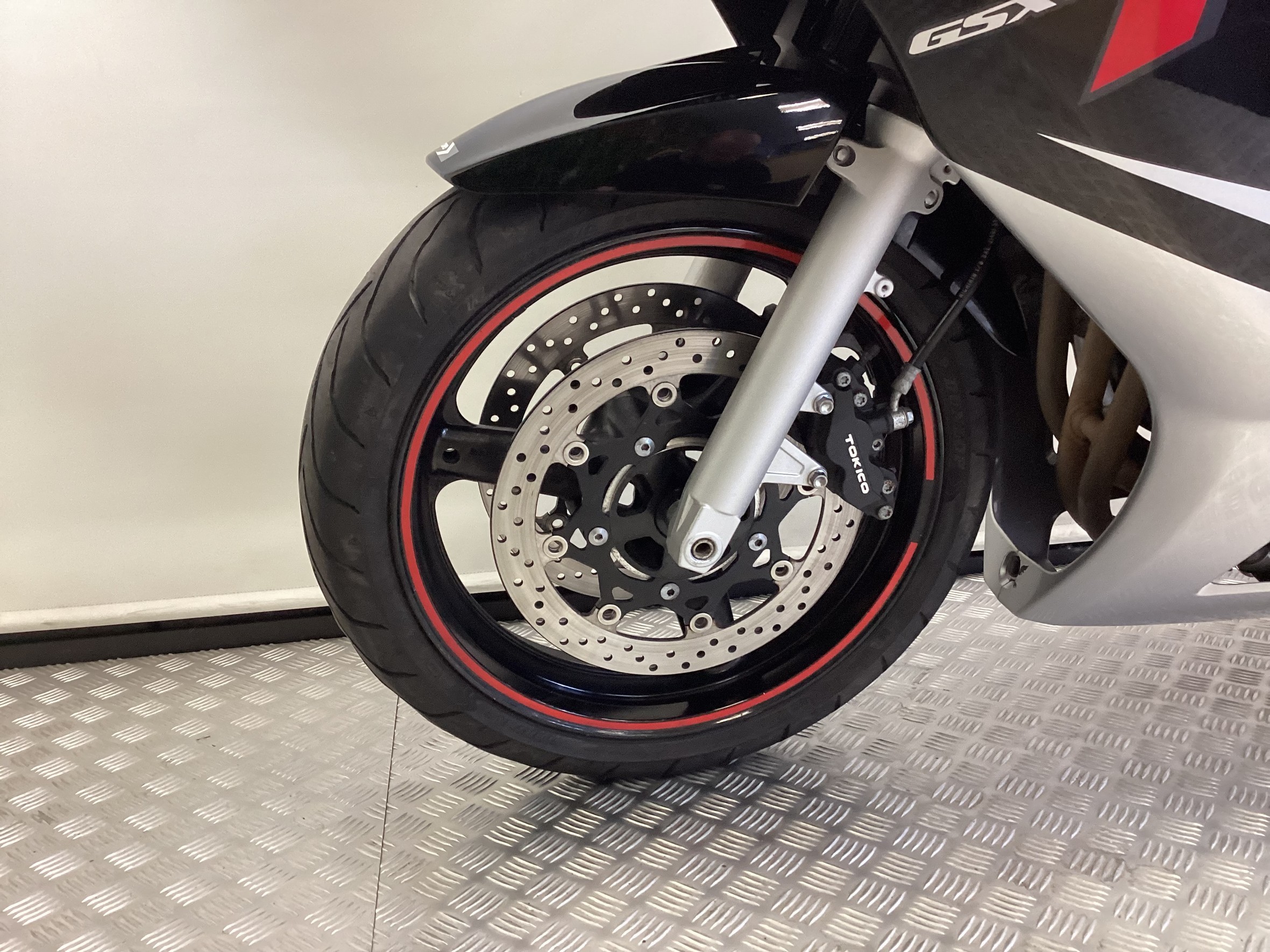 SUZUKI - GSX 650 F