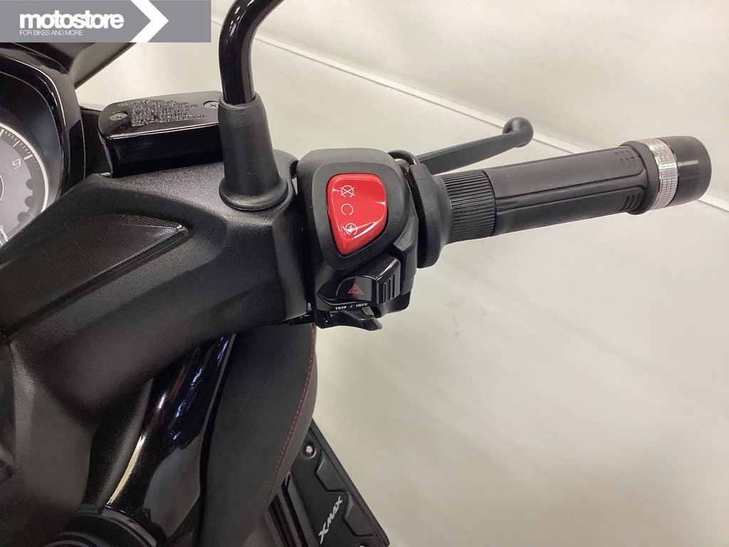 YAMAHA - X-MAX 300 TECH MAX