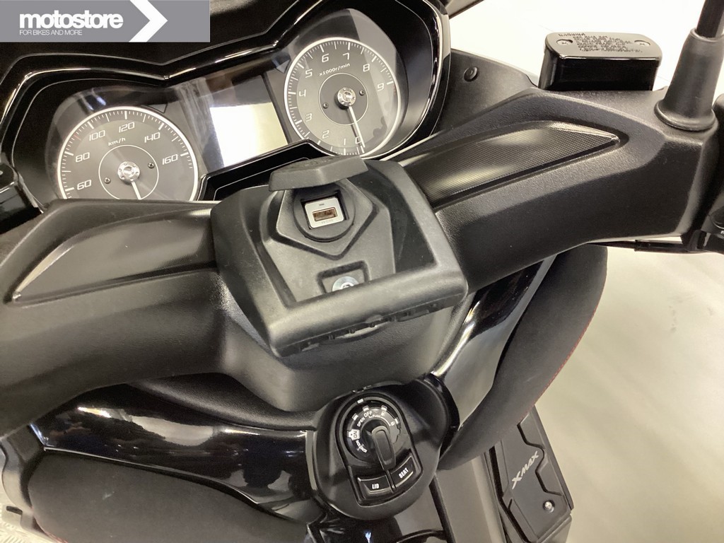 YAMAHA - X-MAX 300 TECH MAX