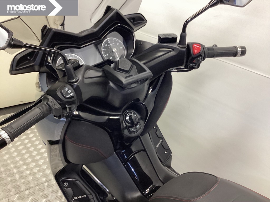 YAMAHA - X-MAX 300 TECH MAX
