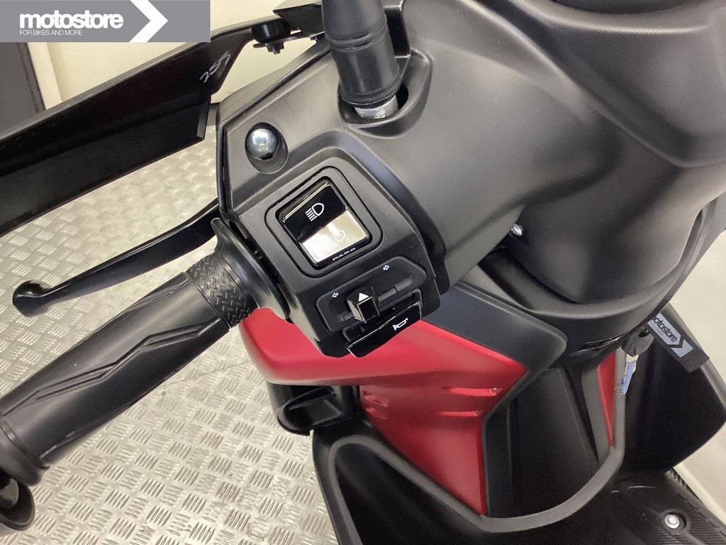 YAMAHA - RAYZR 125