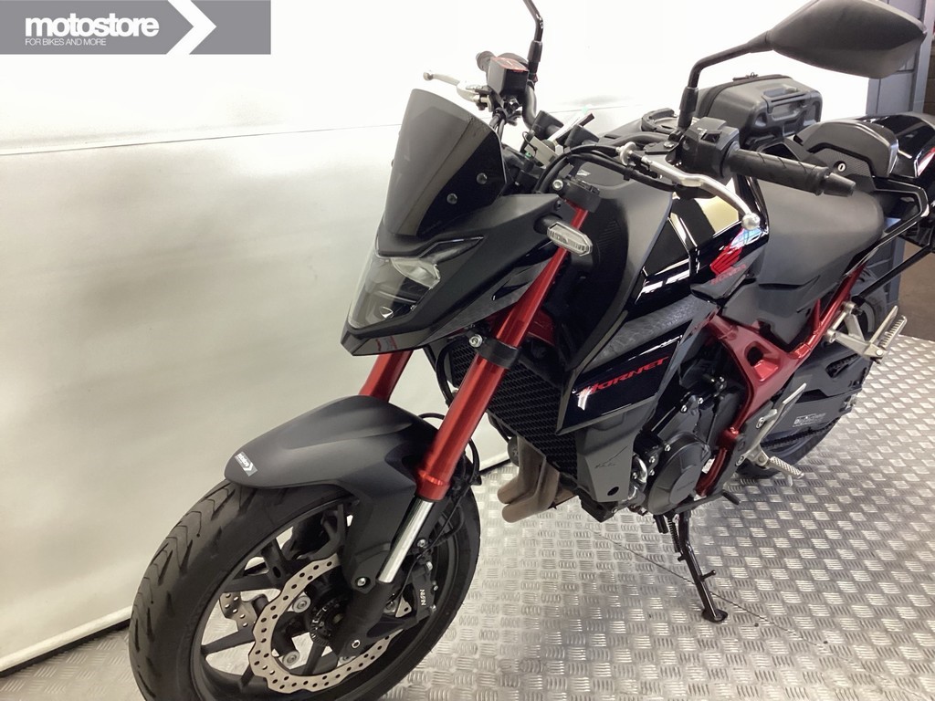 HONDA - CB 750 HORNET