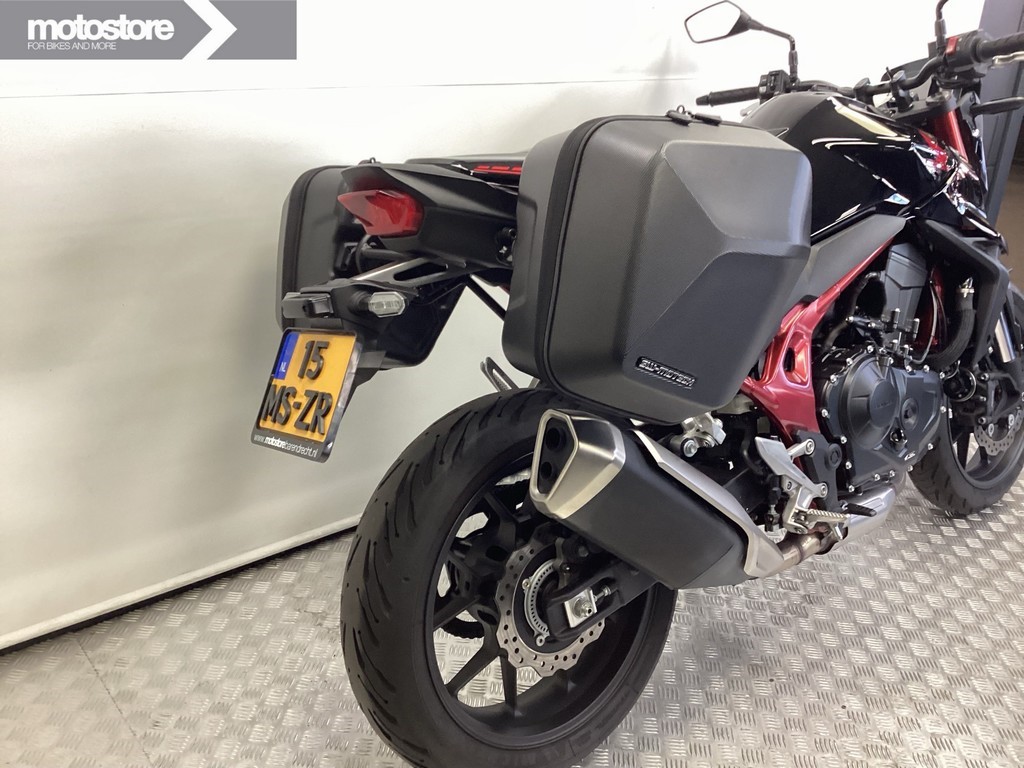 HONDA - CB 750 HORNET