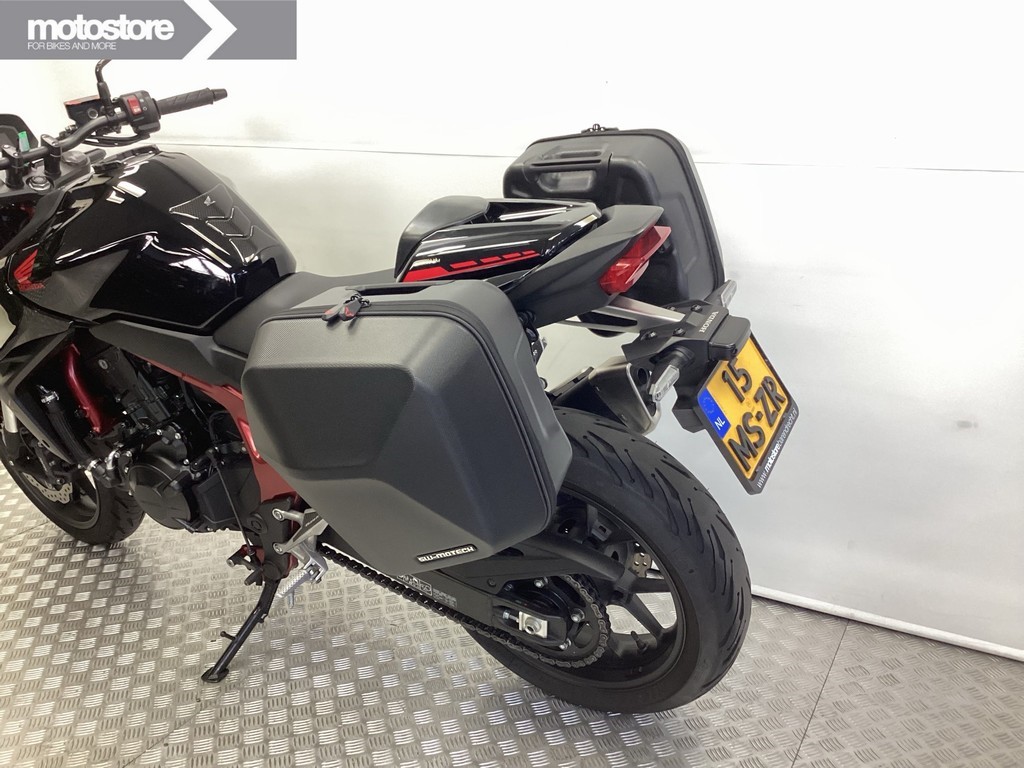HONDA - CB 750 HORNET