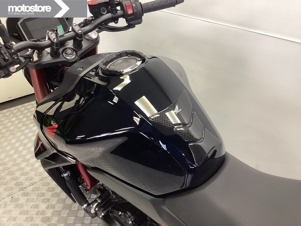 HONDA - CB 750 HORNET