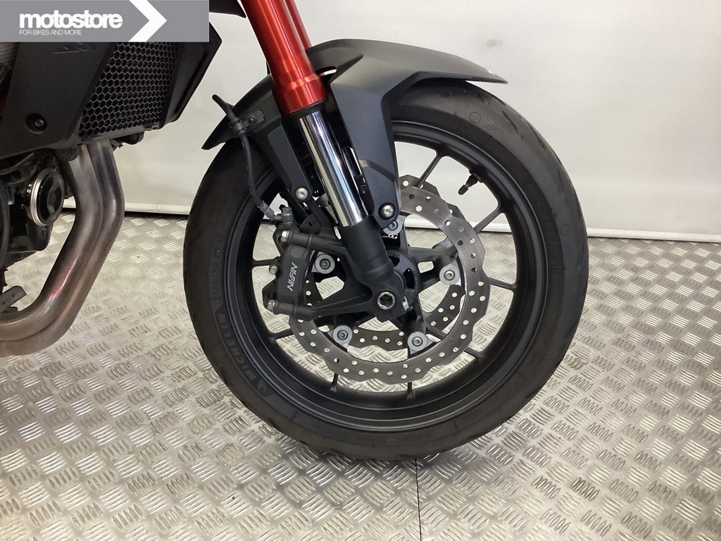 HONDA - CB 750 HORNET