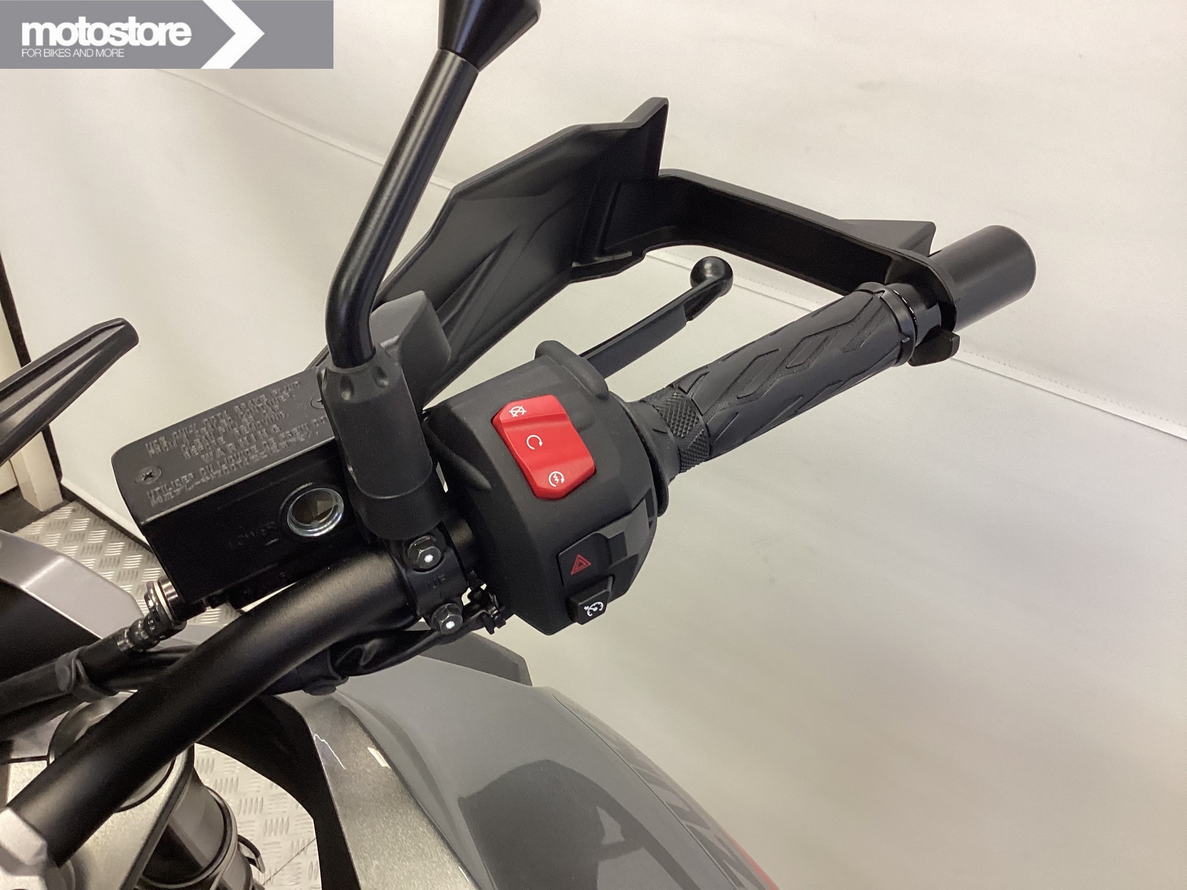 SUZUKI - DL 1050 A