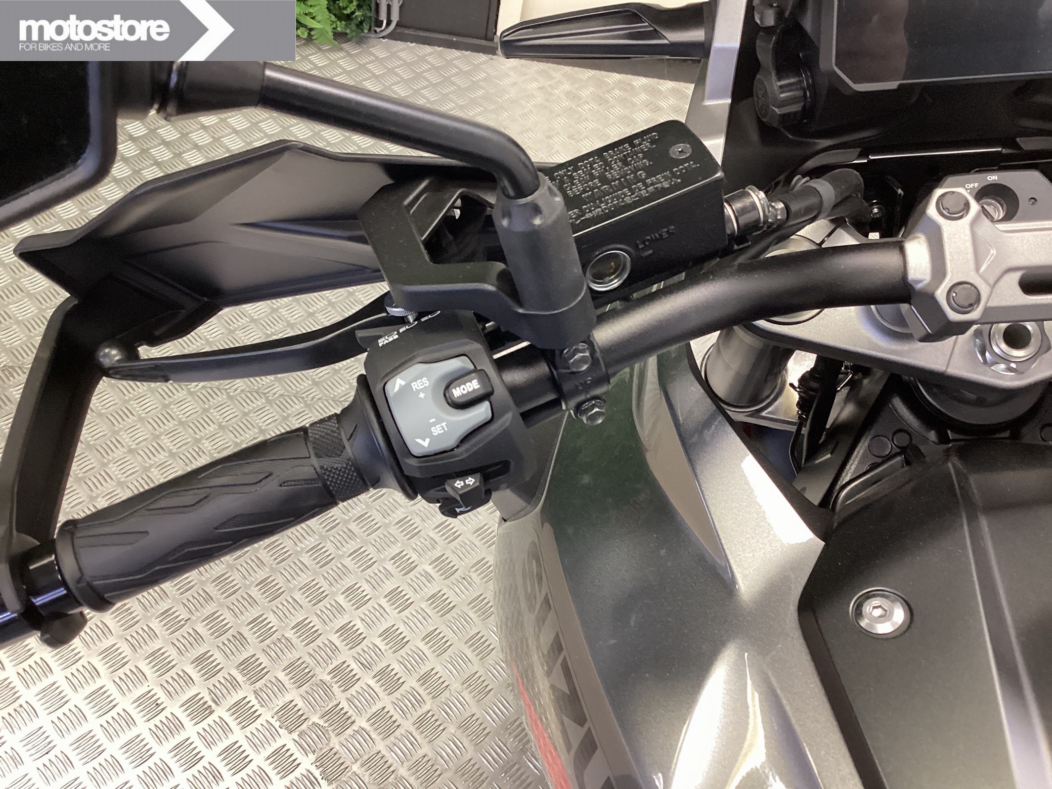 SUZUKI - DL 1050 A