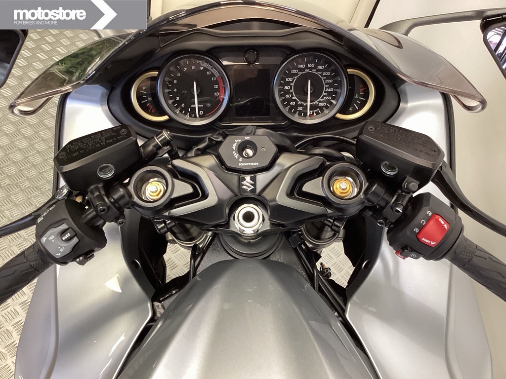 SUZUKI - GSX 1300 R Hayabusa