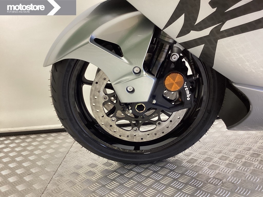 SUZUKI - GSX 1300 R Hayabusa