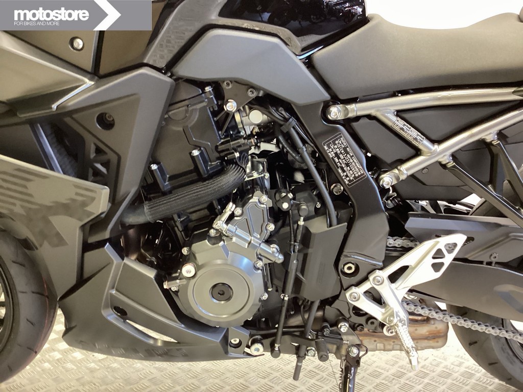 SUZUKI - GSX-8R