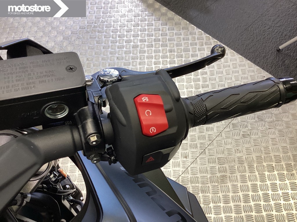 SUZUKI - GSX-8R