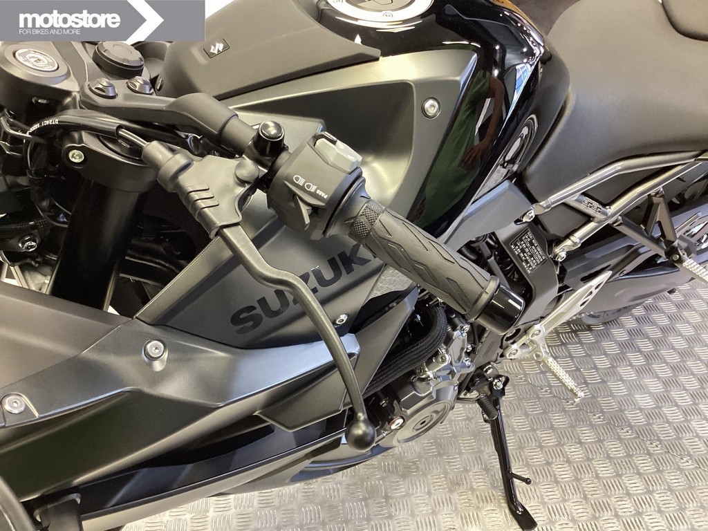 SUZUKI - GSX-8R