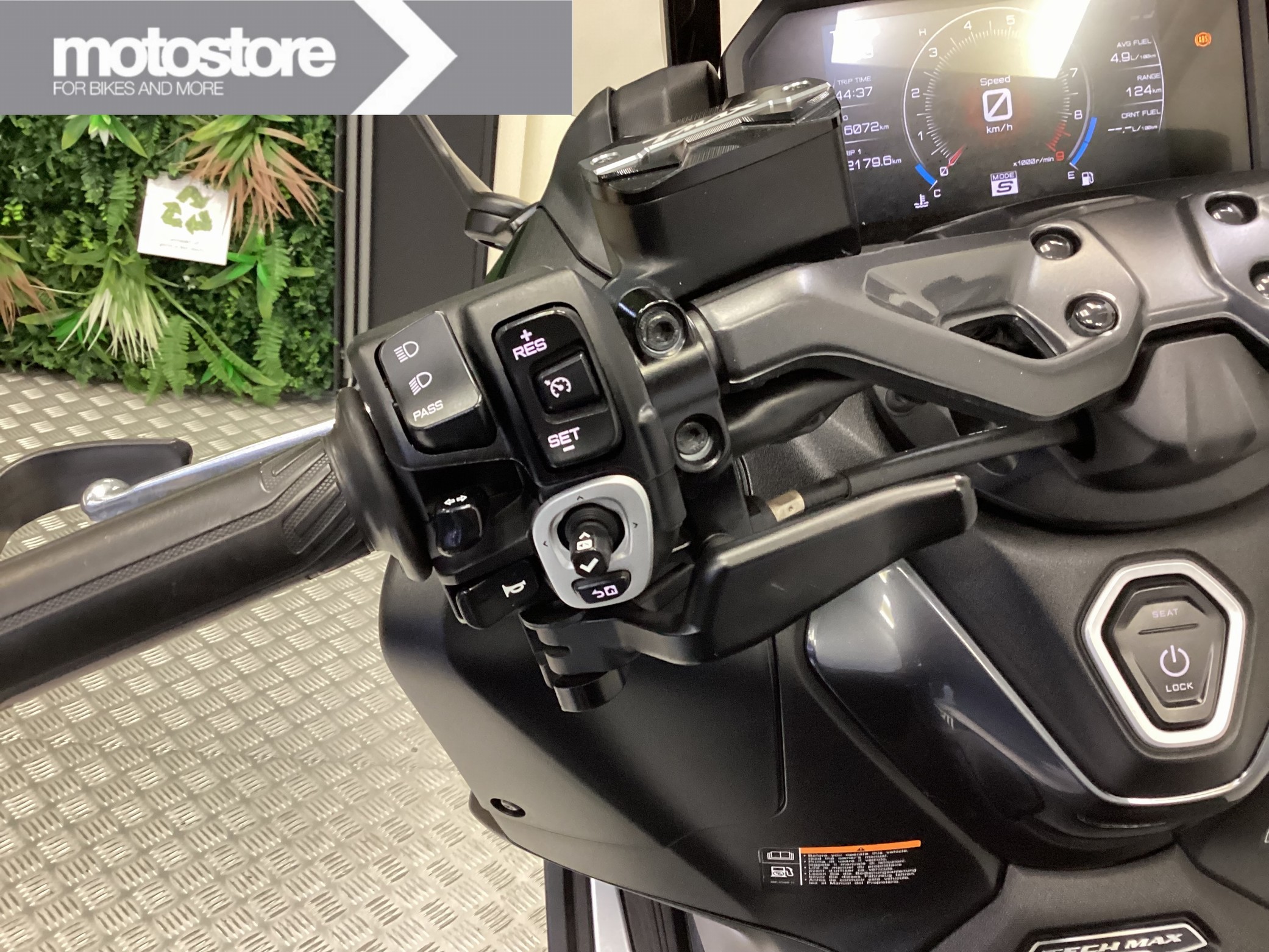 YAMAHA T-MAX 560