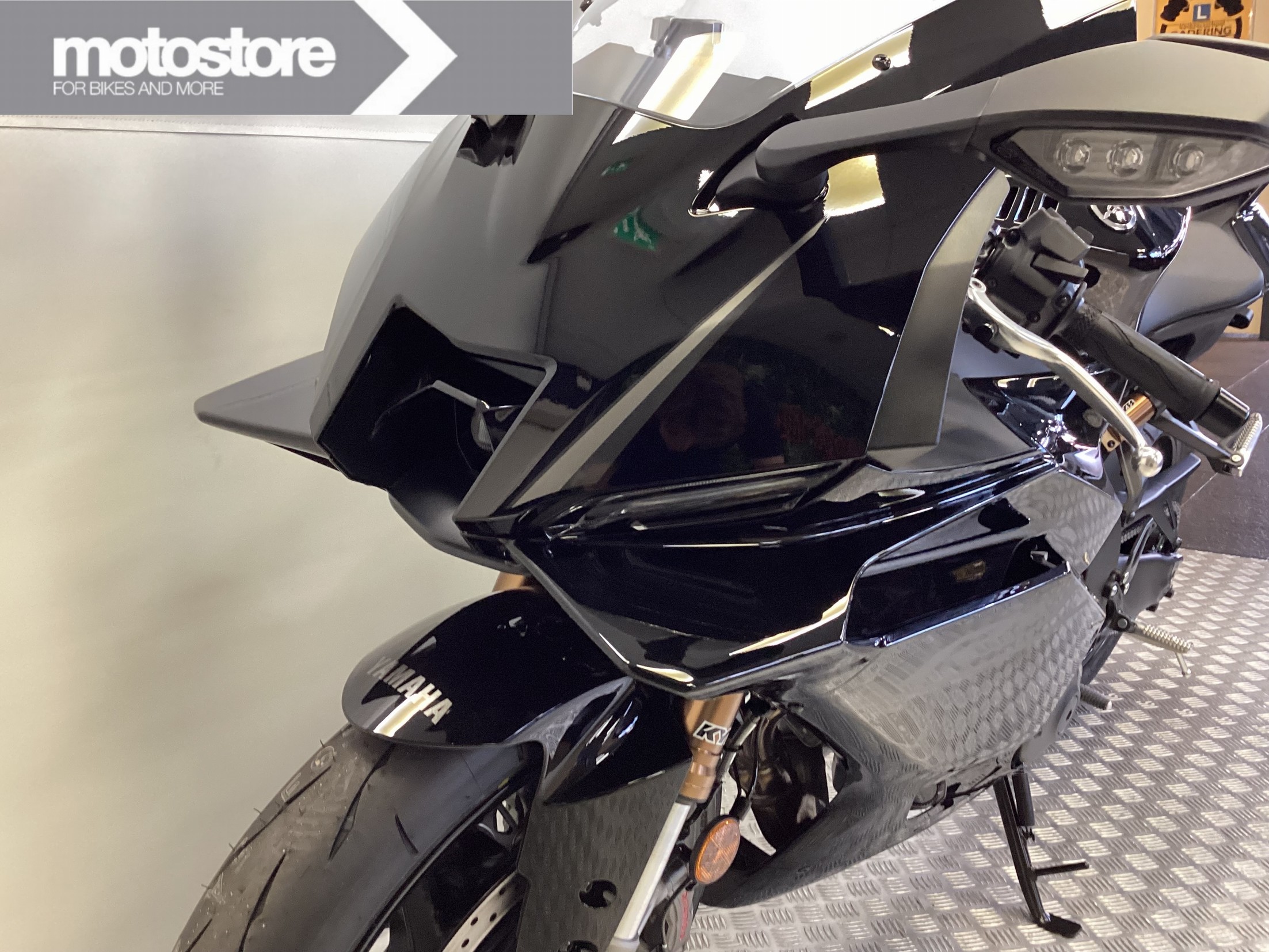 YAMAHA YZF-R9