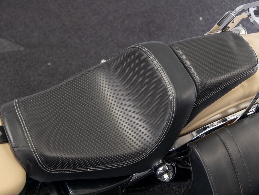 HARLEY-DAVIDSON - FXDF103 Fatbob Pearl