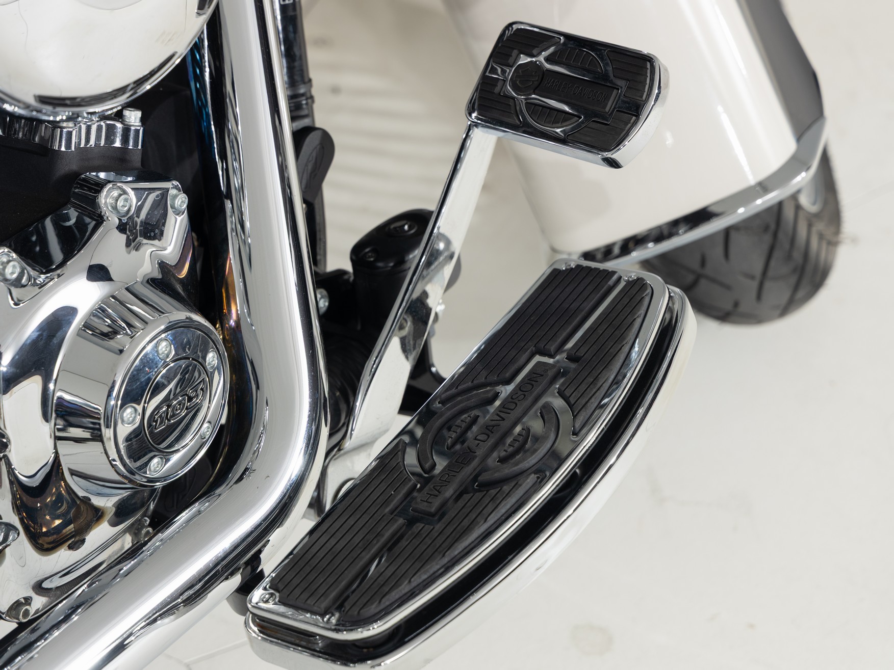 HARLEY-DAVIDSON FLSTN Softail de Luxe