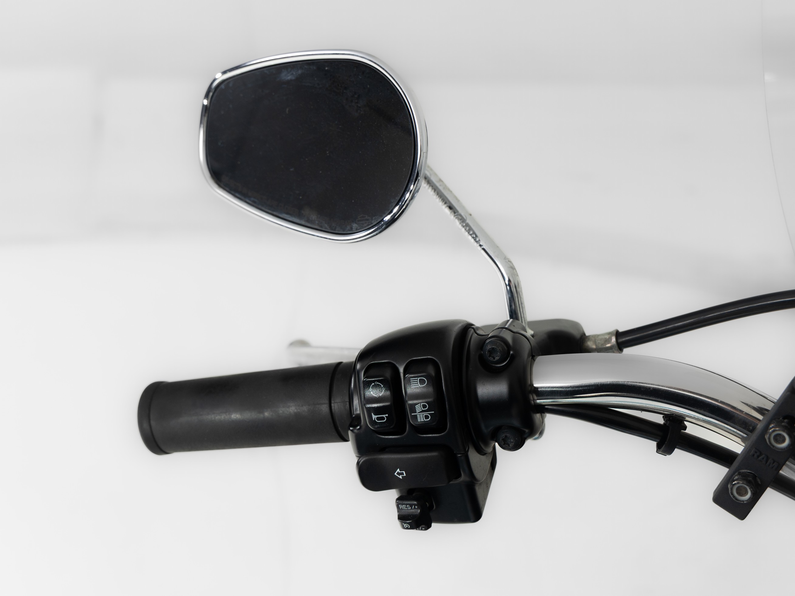 HARLEY-DAVIDSON FLSTN103 Two-Tone