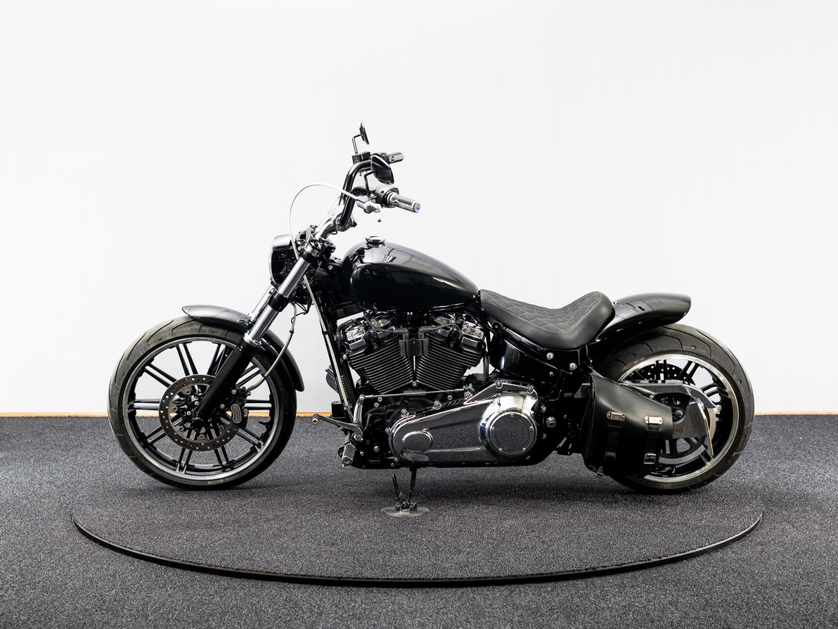 HARLEY-DAVIDSON FXBRS Breakout 114 Vivid Black