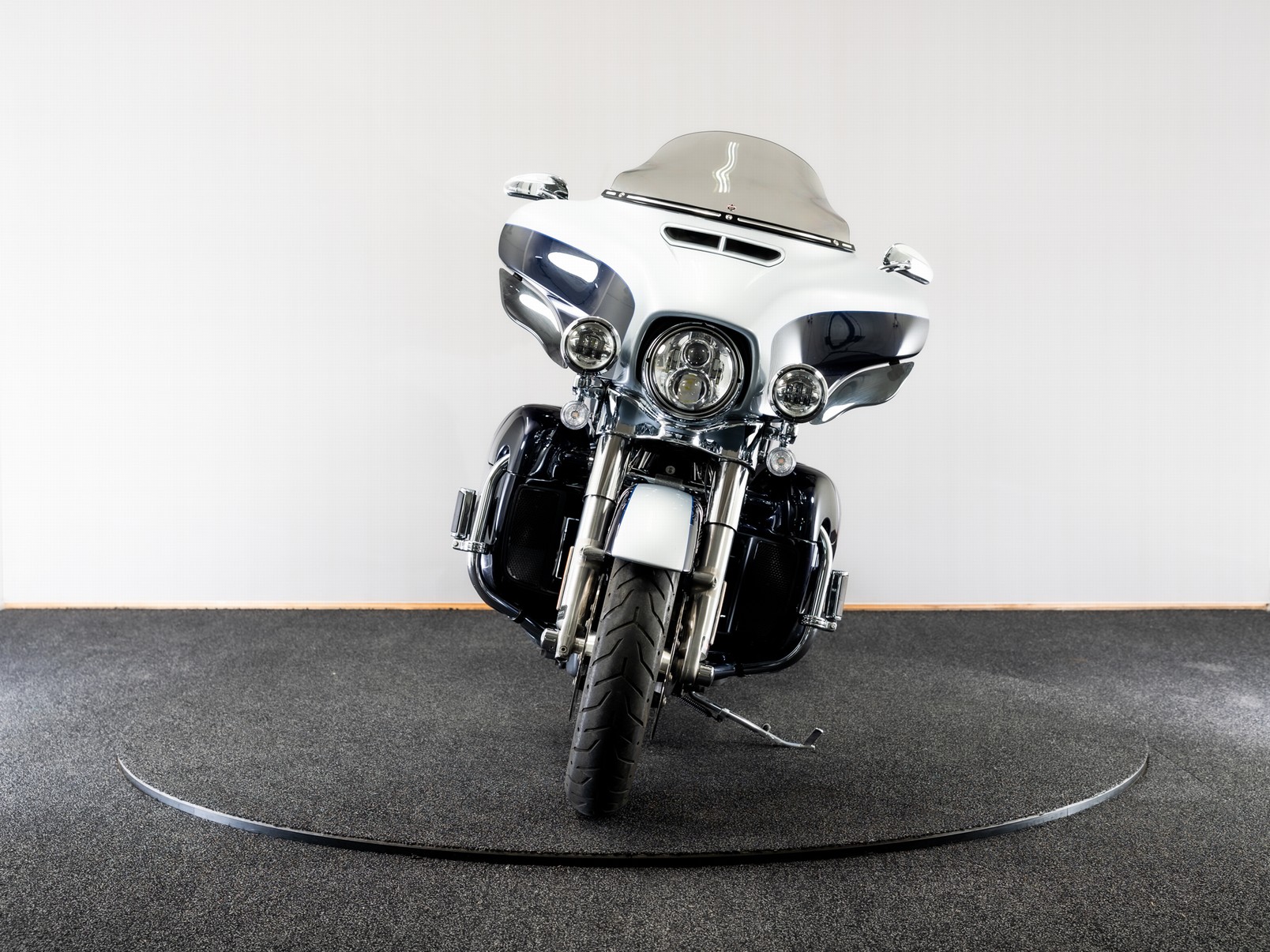 HARLEY-DAVIDSON FLHTK Ultra Limited Two-Tone