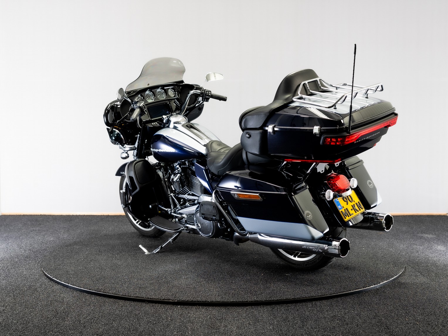 HARLEY-DAVIDSON FLHTK Ultra Limited Two-Tone