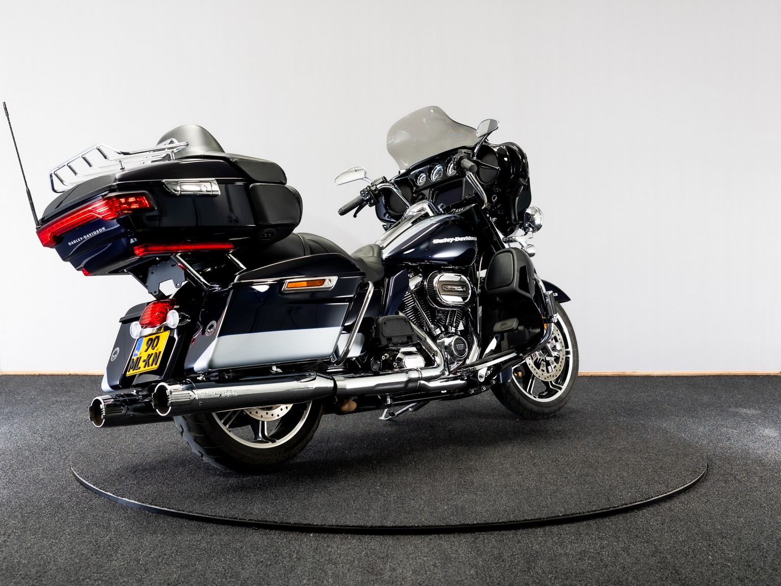 HARLEY-DAVIDSON FLHTK Ultra Limited Two-Tone