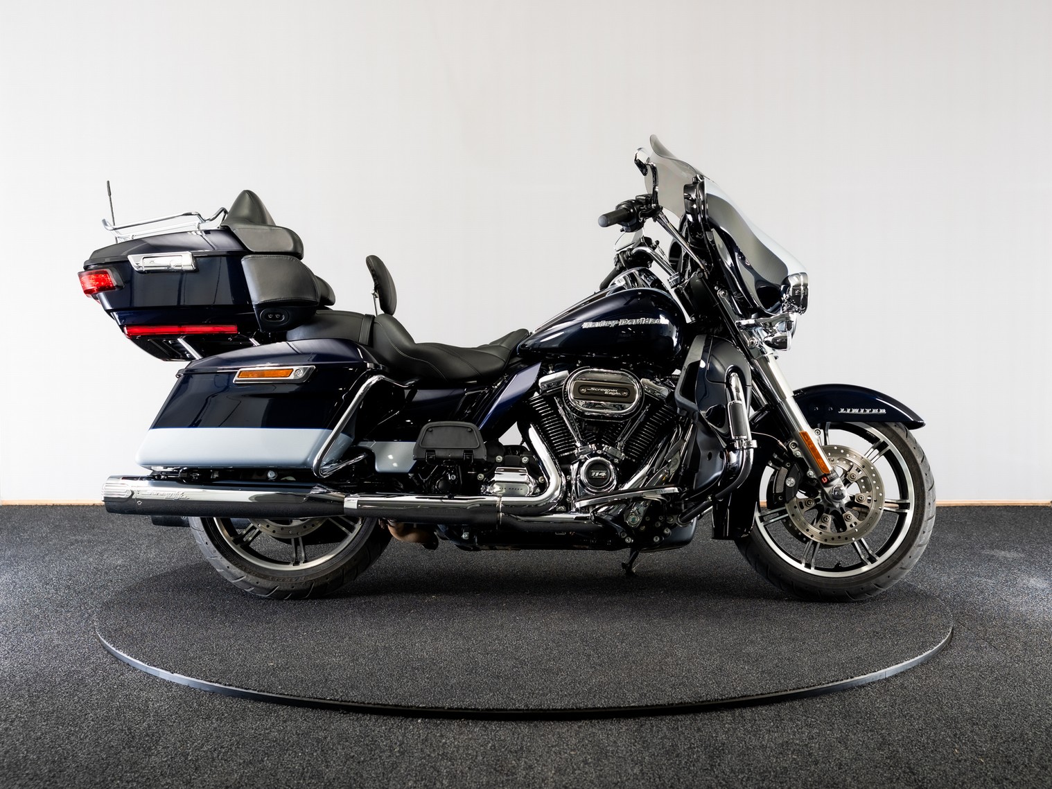 HARLEY-DAVIDSON FLHTK Ultra Limited Two-Tone