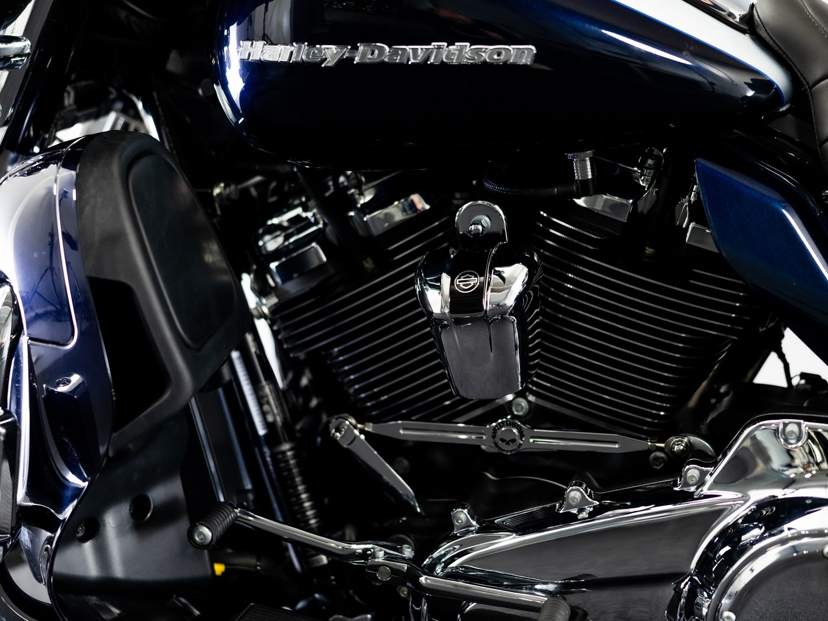HARLEY-DAVIDSON FLHTK Ultra Limited Two-Tone